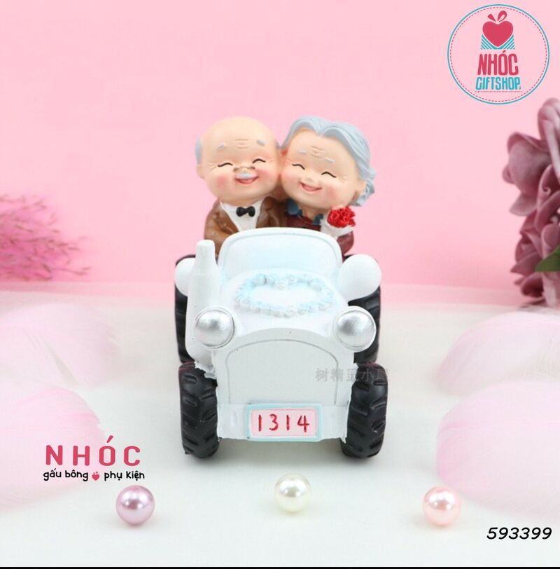 Tượng ông bà già ngồi xe cưới - 16001