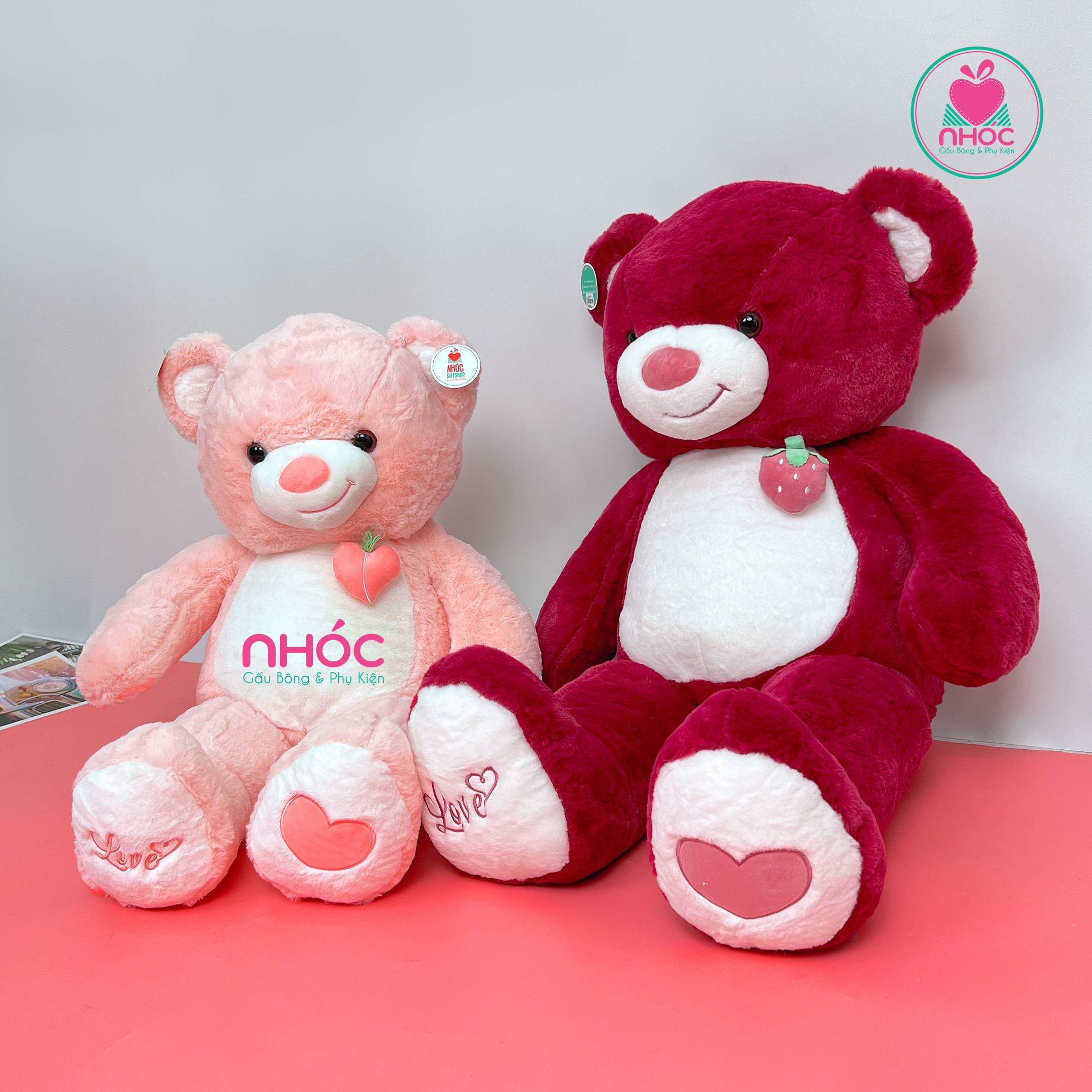 Gấu teddy đính trái dâu một bên lông xù