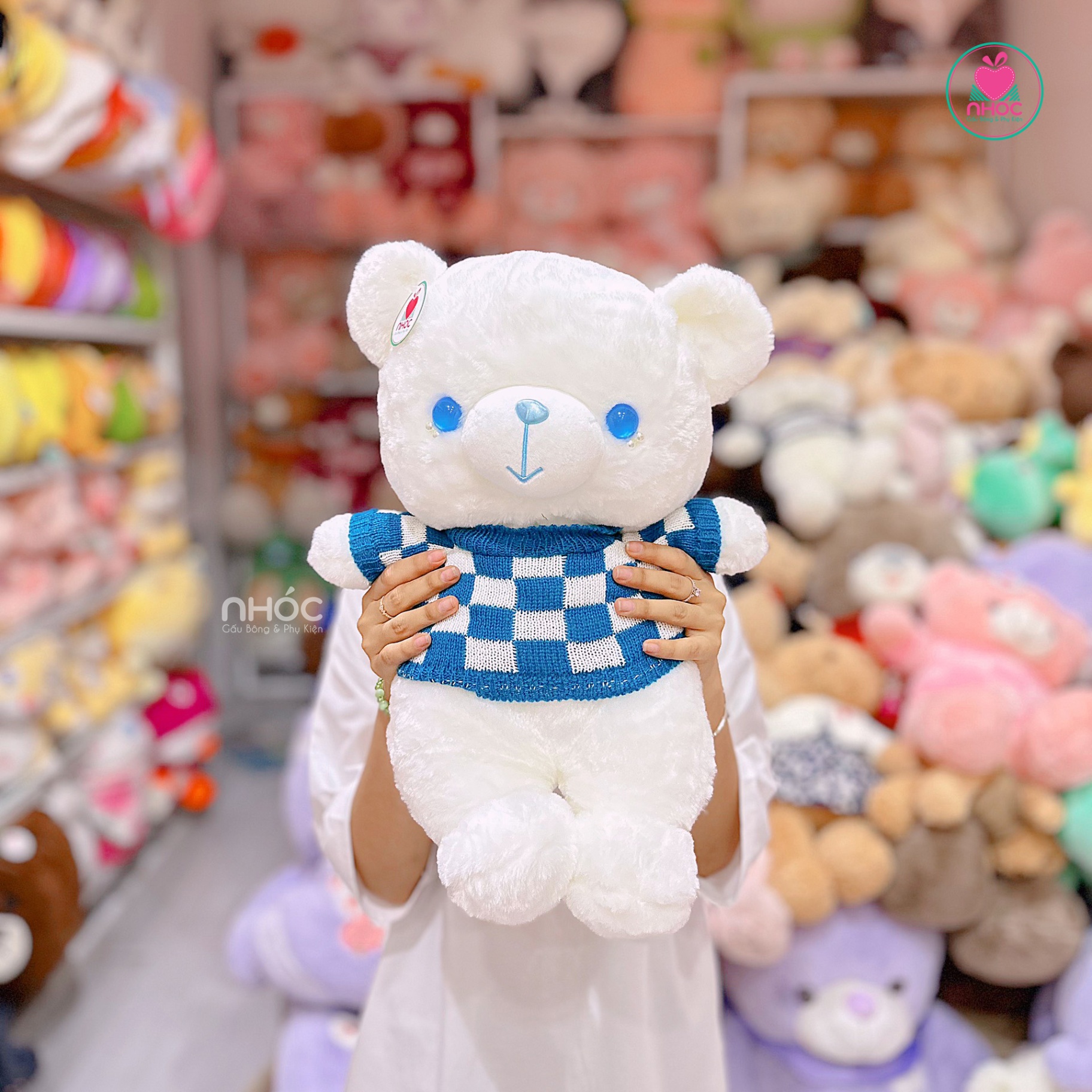 Gấu teddy mặc áo len sọc caro lông xù