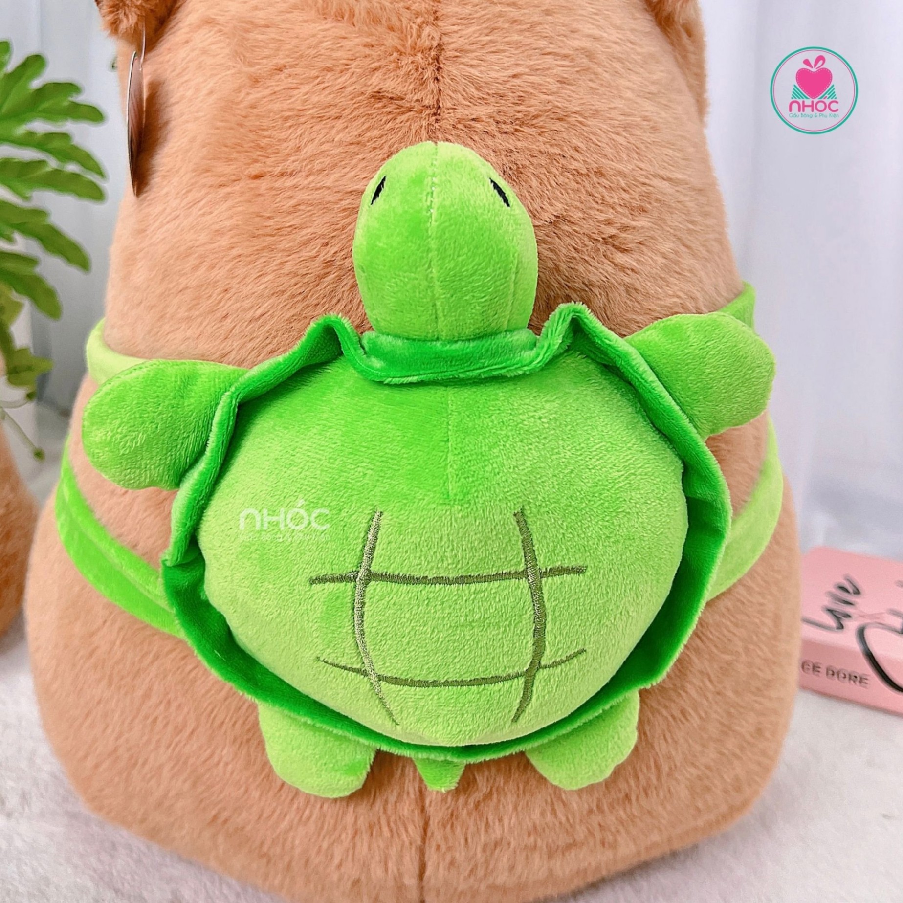 Thú bông Capybara đeo Balô rùa lông xù TC
