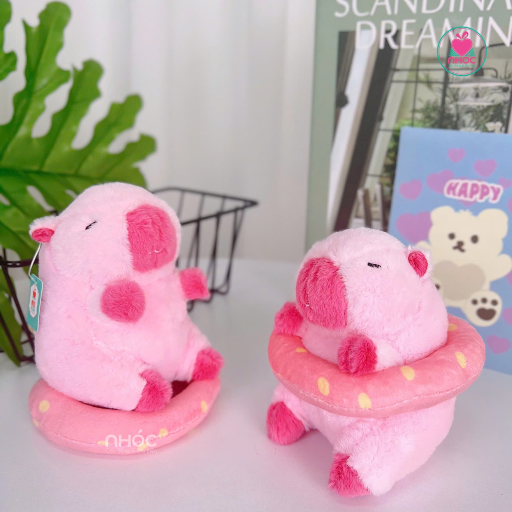 Móc khoá bông Capybara đeo phao hồng - 7501