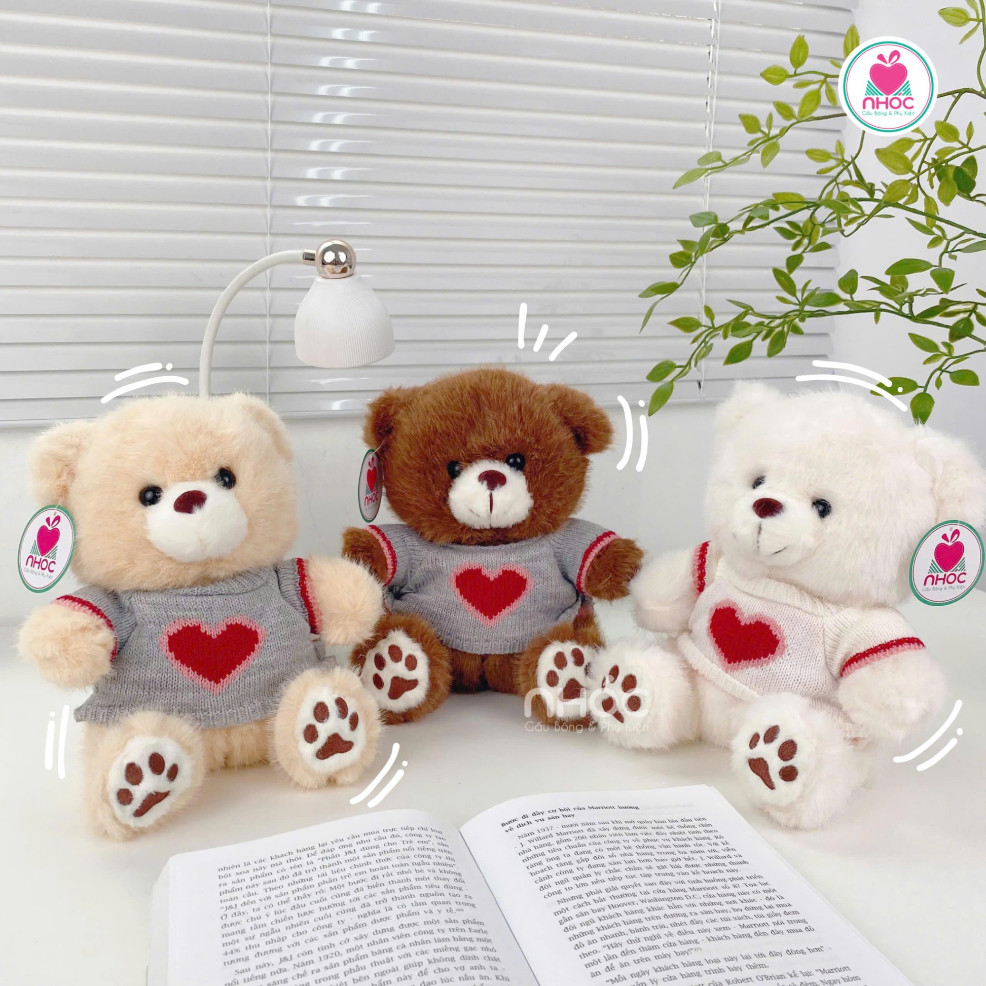 Gấu Teddy mặc áo trái tim lông xù