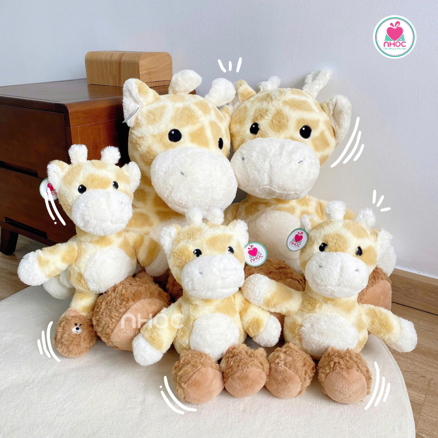 Thú bông Hươu cao cổ đeo tất lông xù