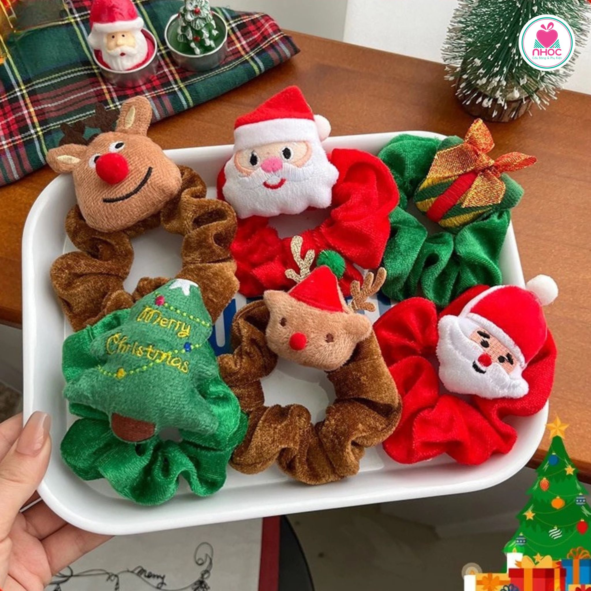 Cột tóc Noel vải nhung đính cục bông - 013025