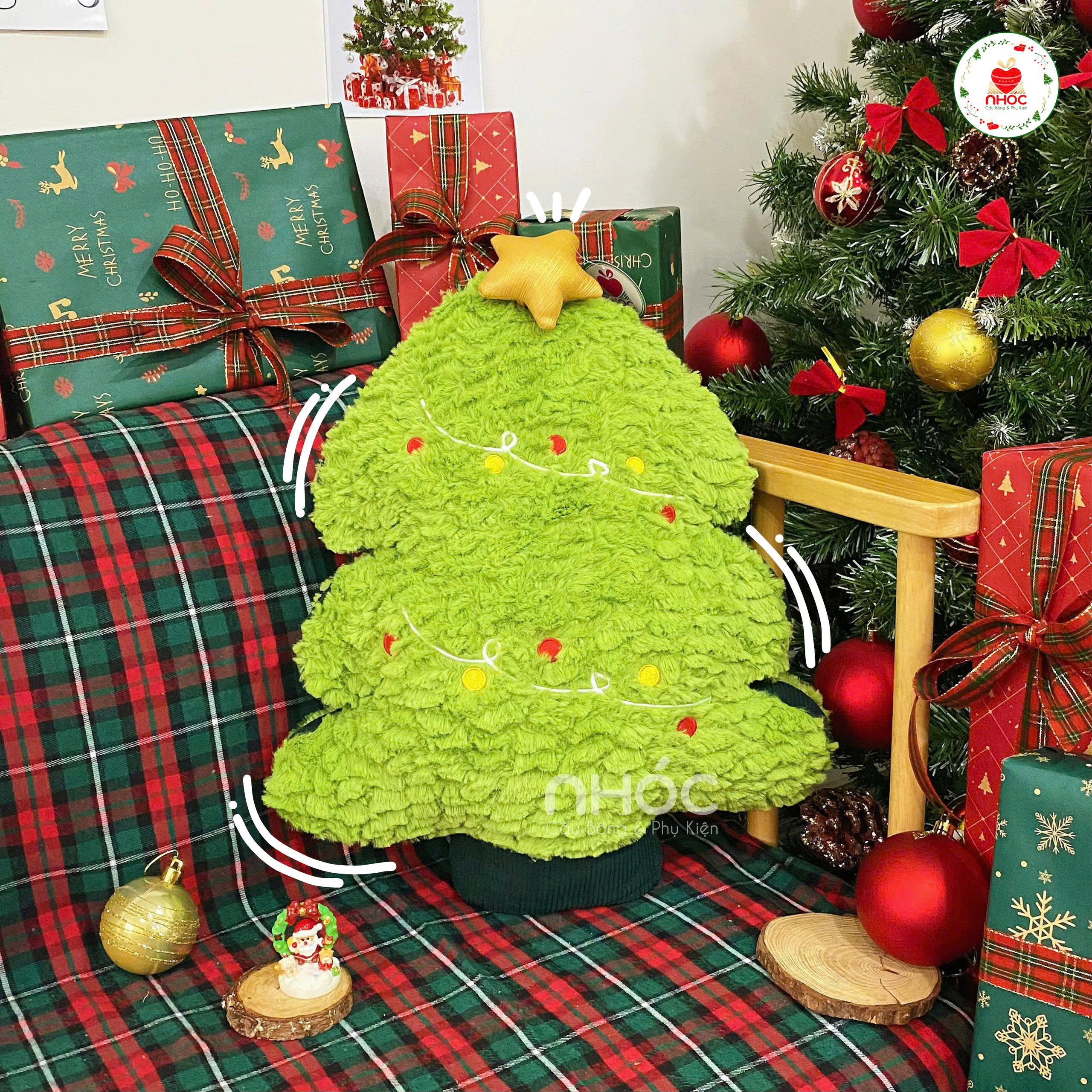 Gối bông Noel cây thông đính sao lông xù - 45280