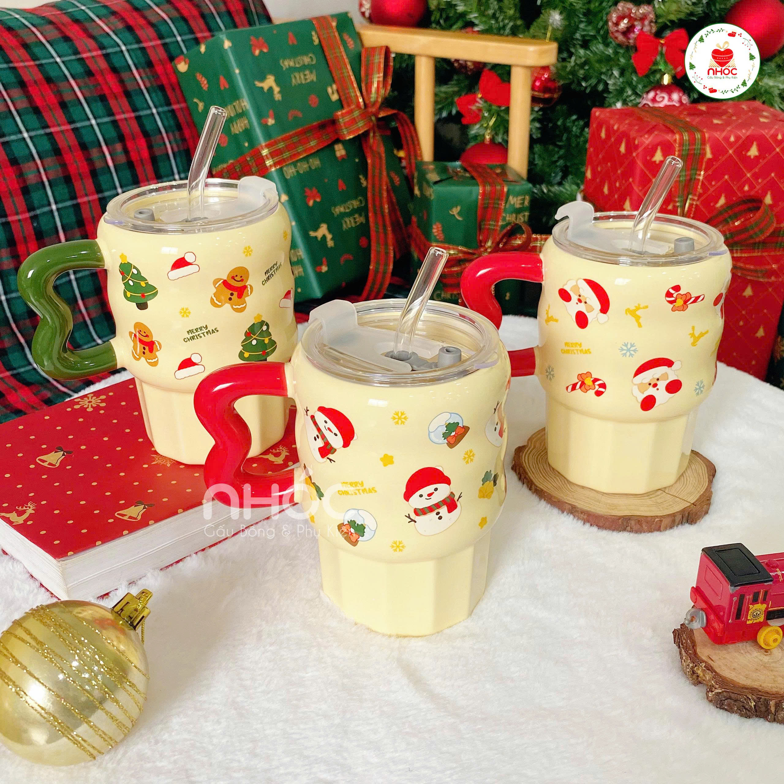 Ly sứ Noel cao hoạ tiết quai trái tim