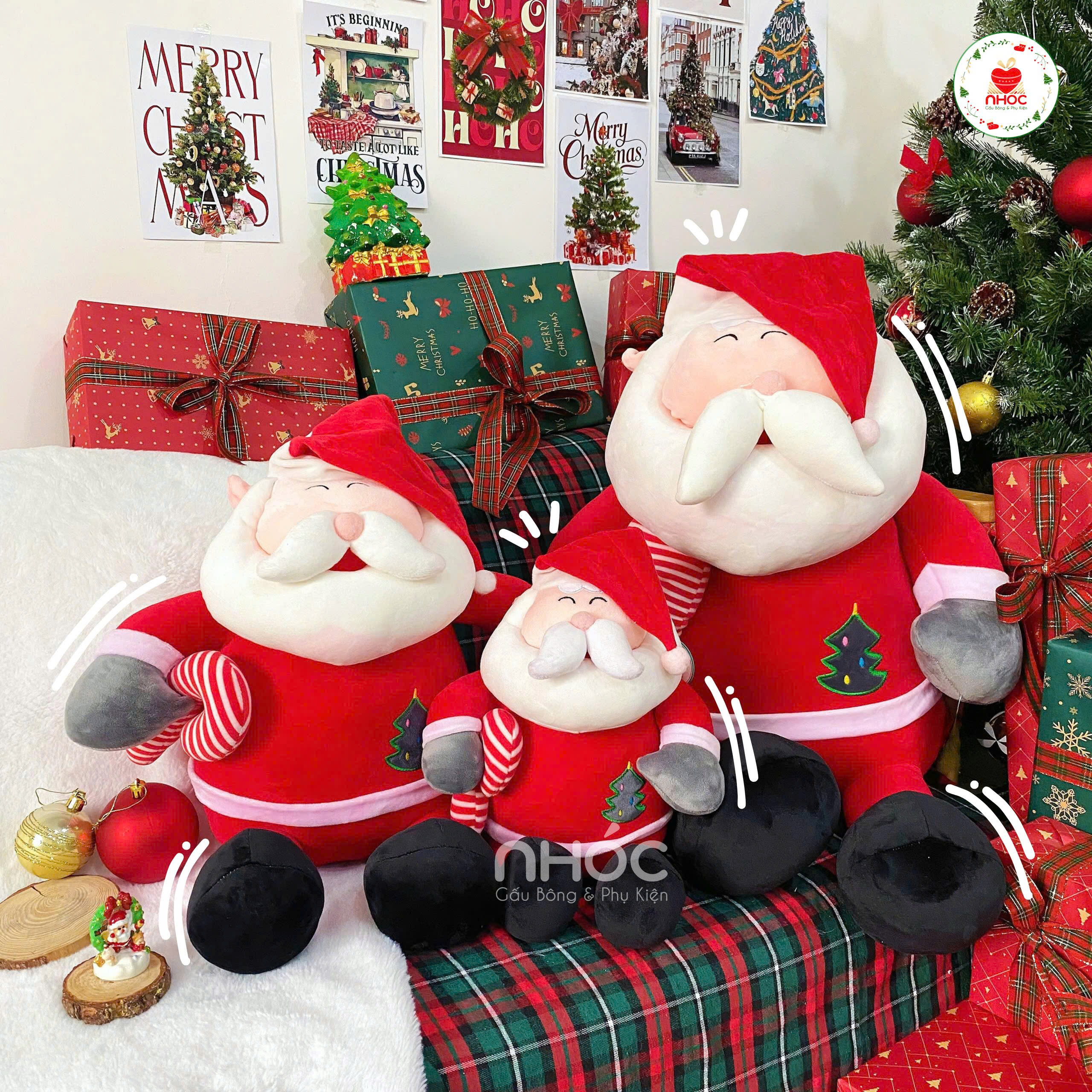 Thú bông ông già Noel mặc áo thêu cây thông TC