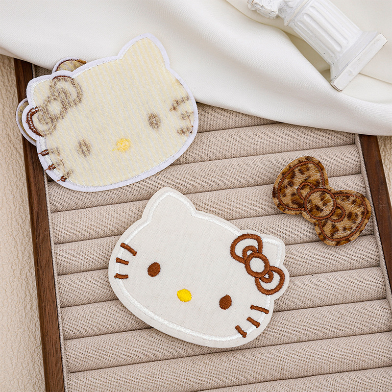Set miếng dán mái Sanrio (2c)