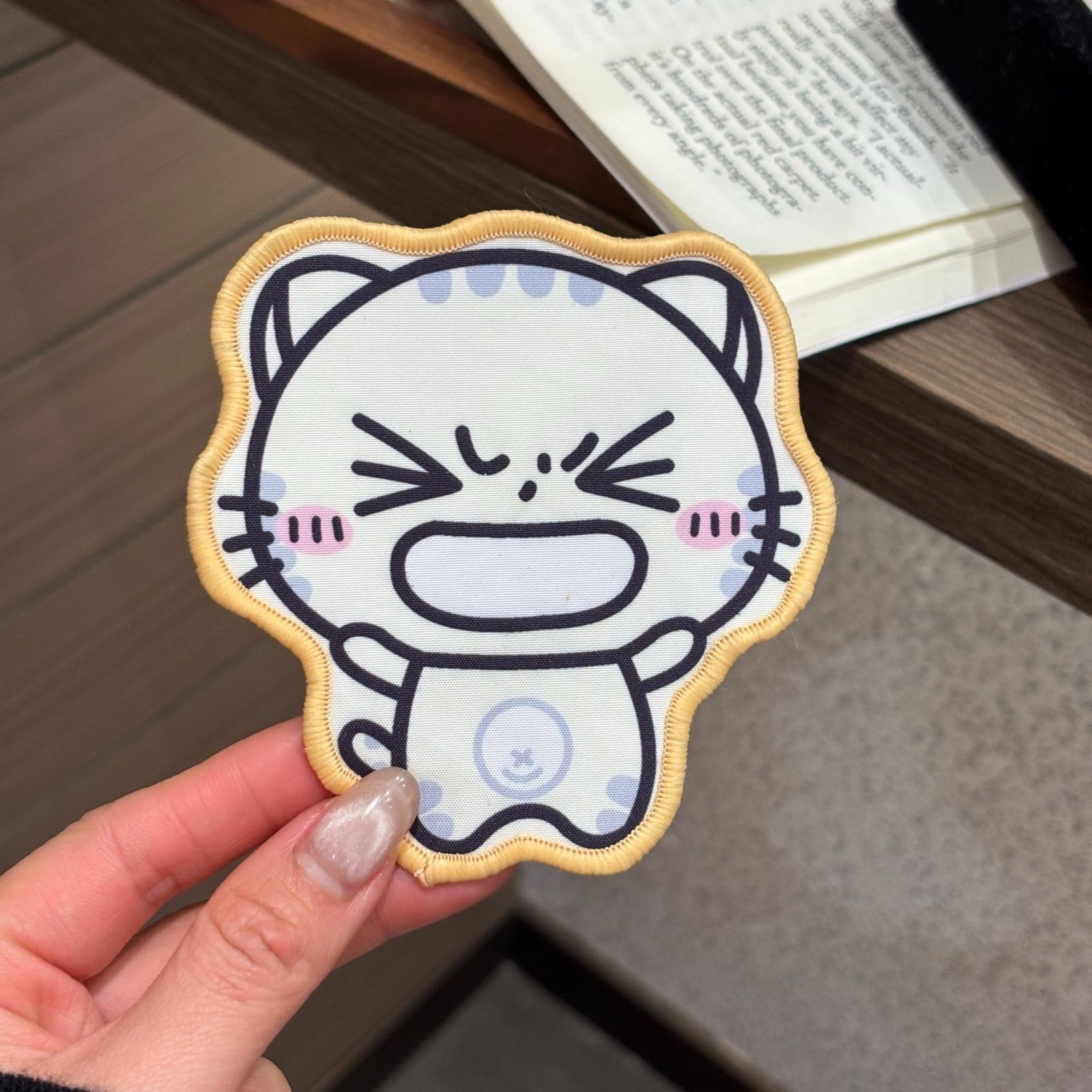 Miếng dán mái Hổ emoji (1c)