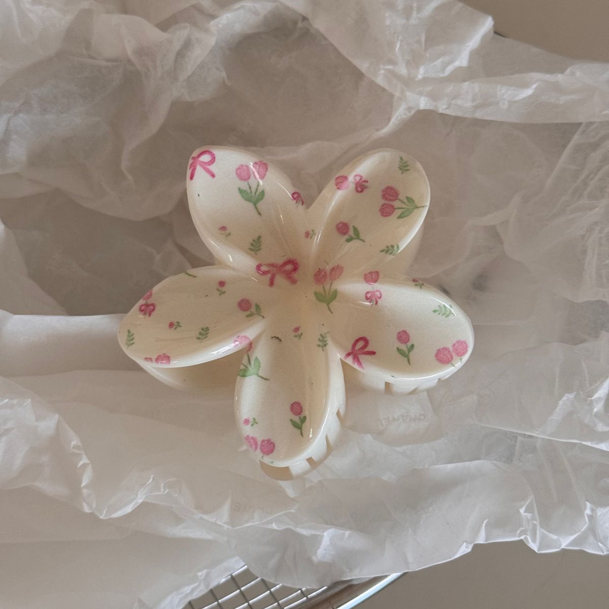 Kẹp càng cua hoa sứ họa tiết (8,5cm)