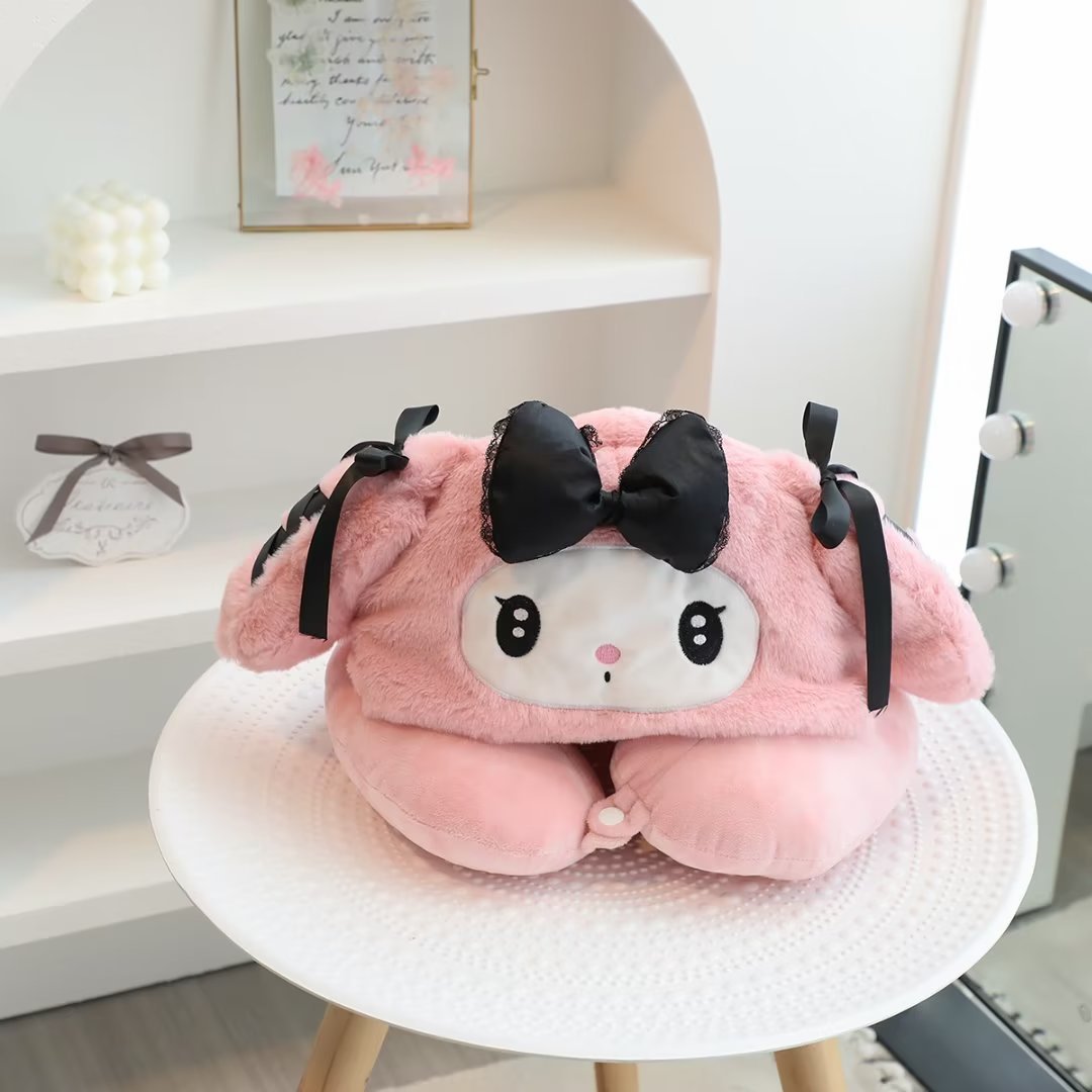 Gối kê cổ kèm mũ Sanrio đính nơ