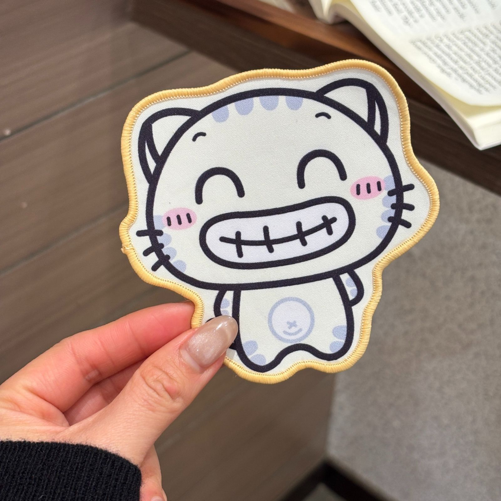 Miếng dán mái Hổ emoji (1c)