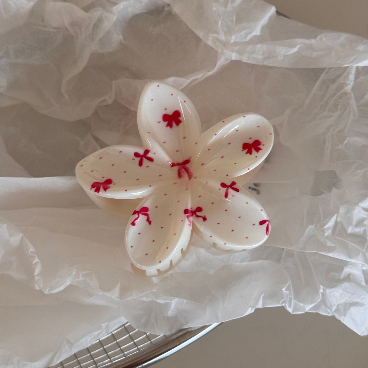 Kẹp càng cua hoa sứ họa tiết (8,5cm)