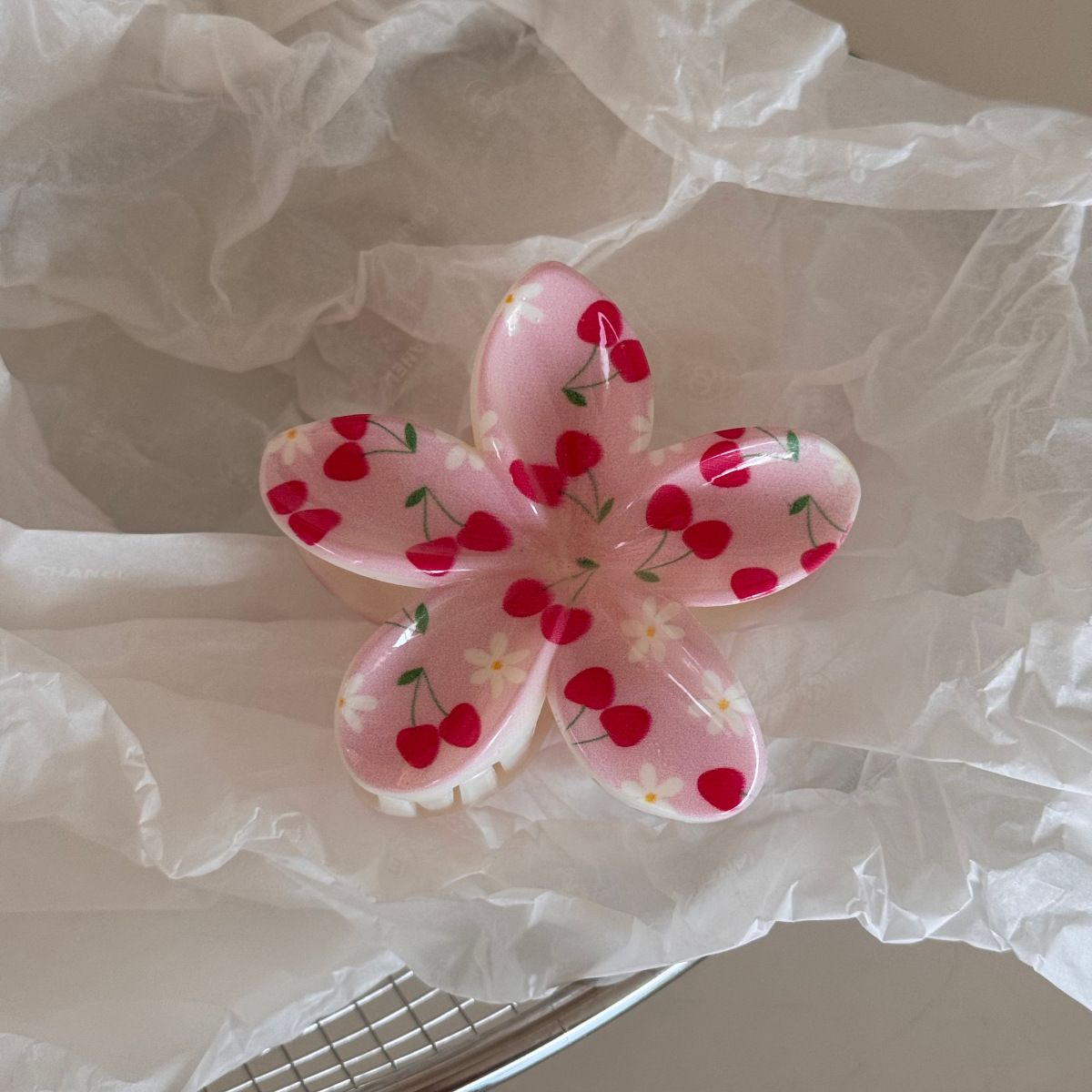 Kẹp càng cua hoa sứ họa tiết (8,5cm)