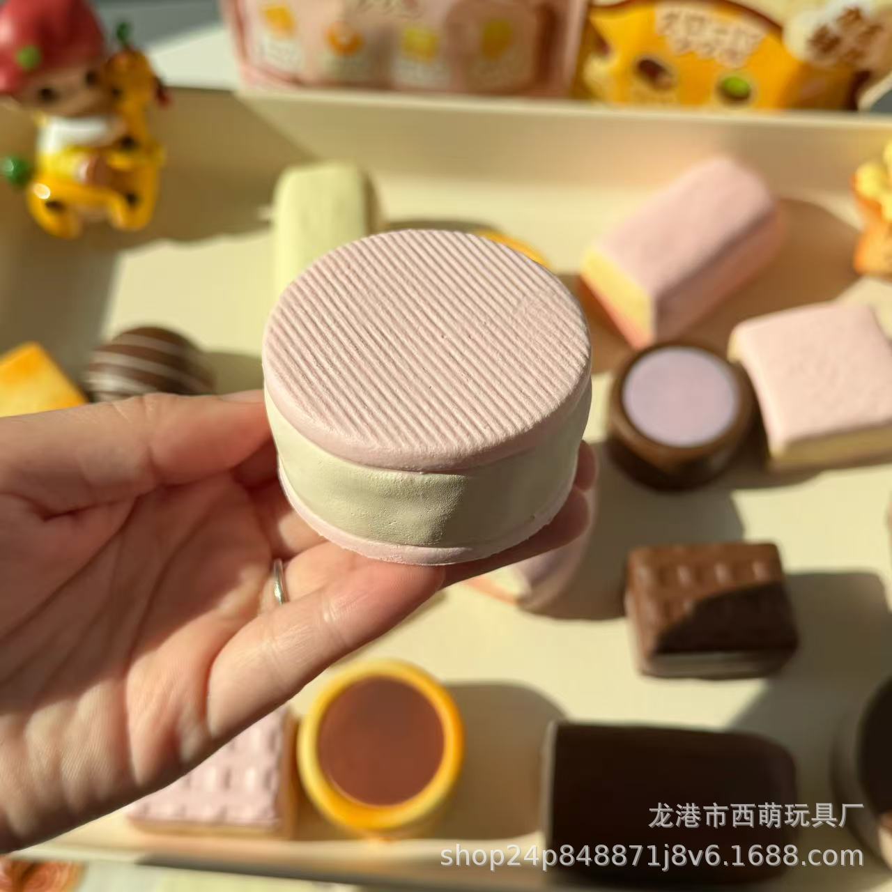 Squishy Bánh kẹp kem