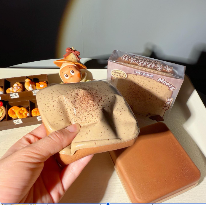 Squishy Moozy bánh mì nướng phủ kem (9cm)
