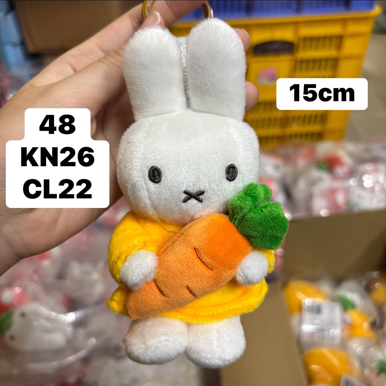Móc khóa bông Miffy ôm trái cây