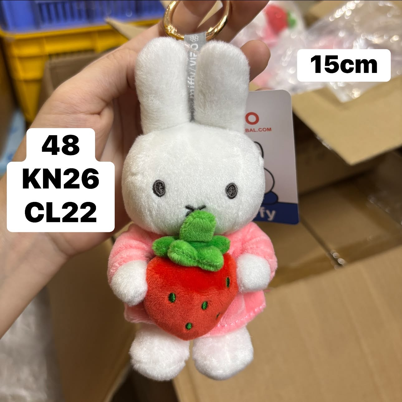 Móc khóa bông Miffy ôm trái cây