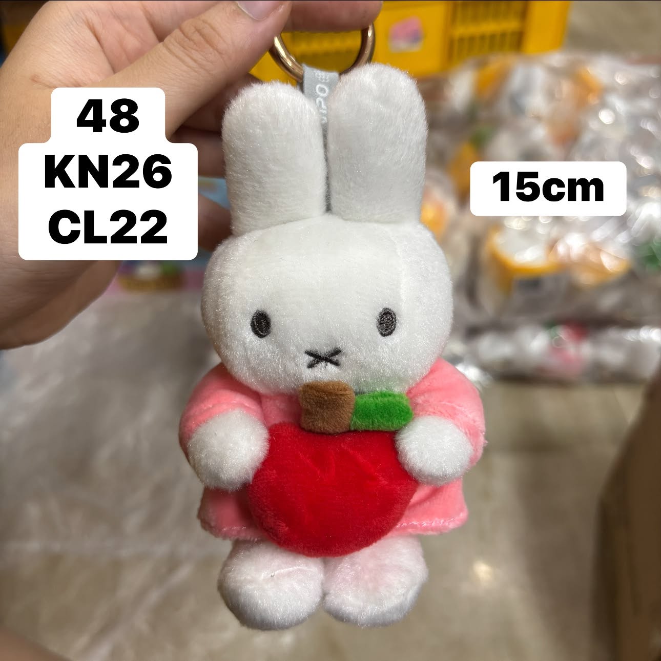 Móc khóa bông Miffy ôm trái cây