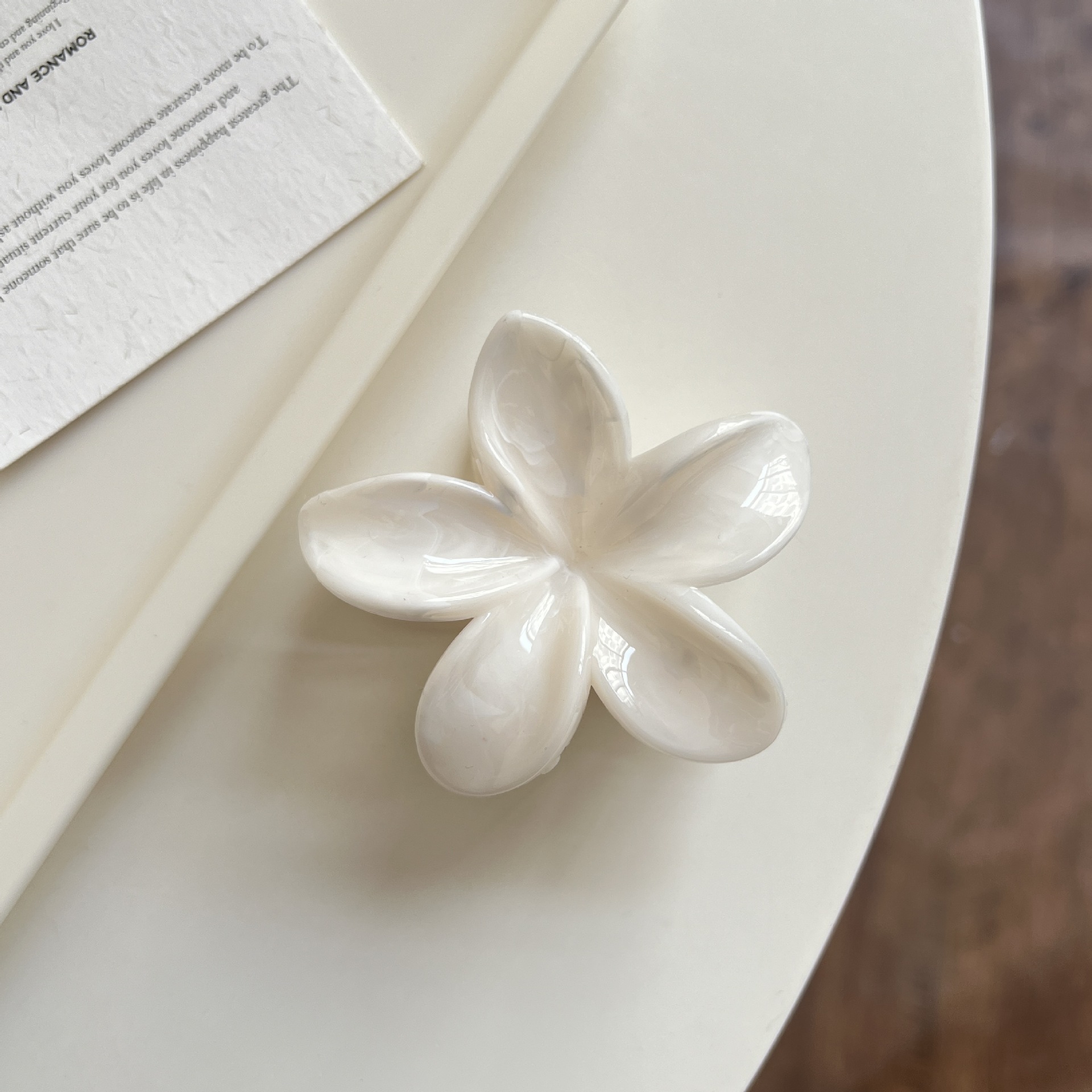 Kẹp càng cua Hoa sứ marble (7,5cm)