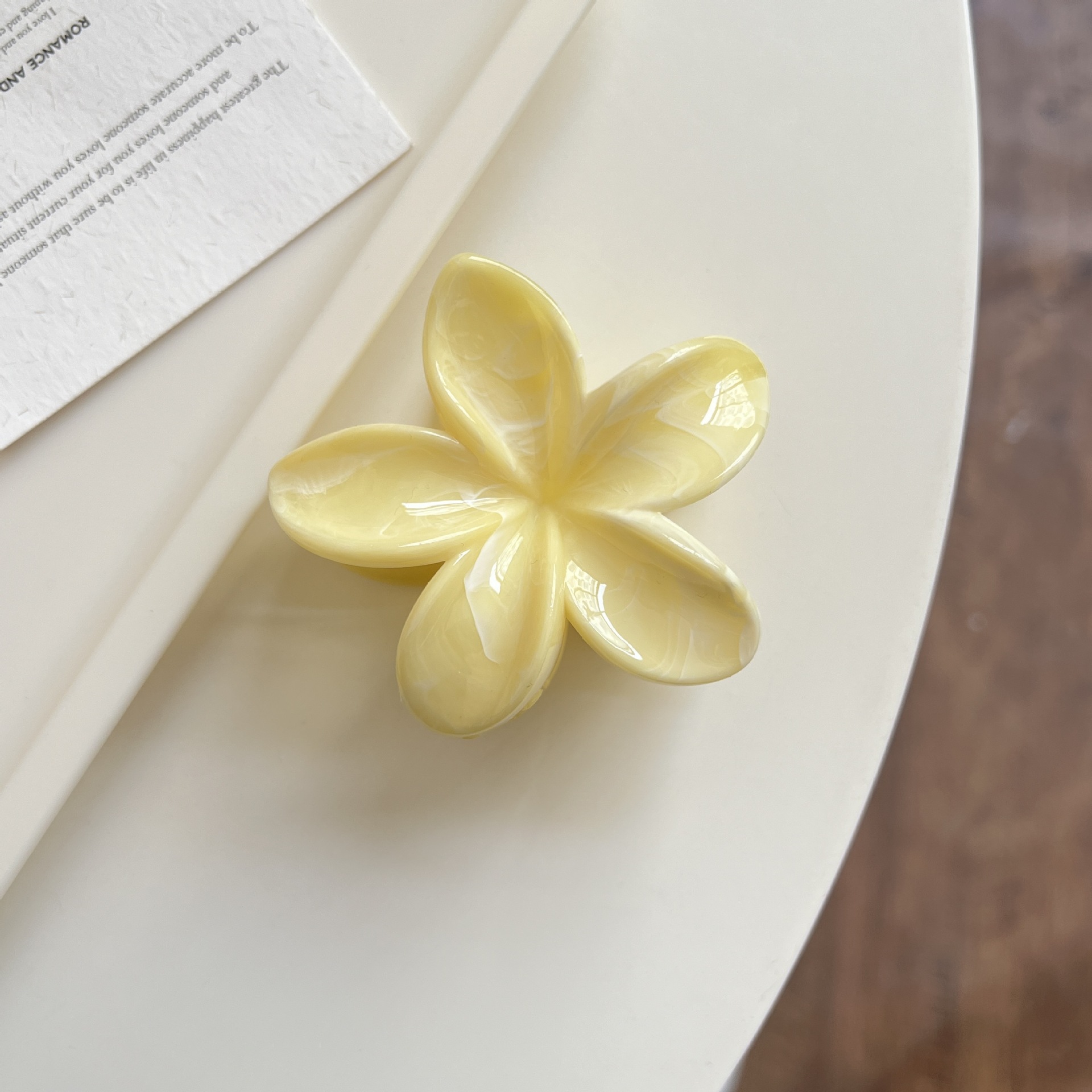 Kẹp càng cua Hoa sứ marble (7,5cm)