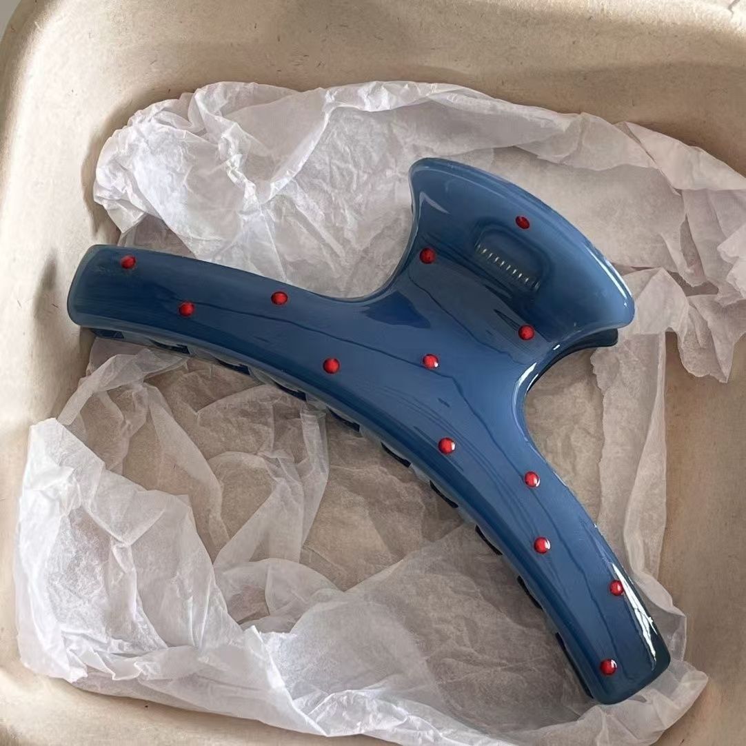 Kẹp càng cua chấm bi đỏ (11cm)