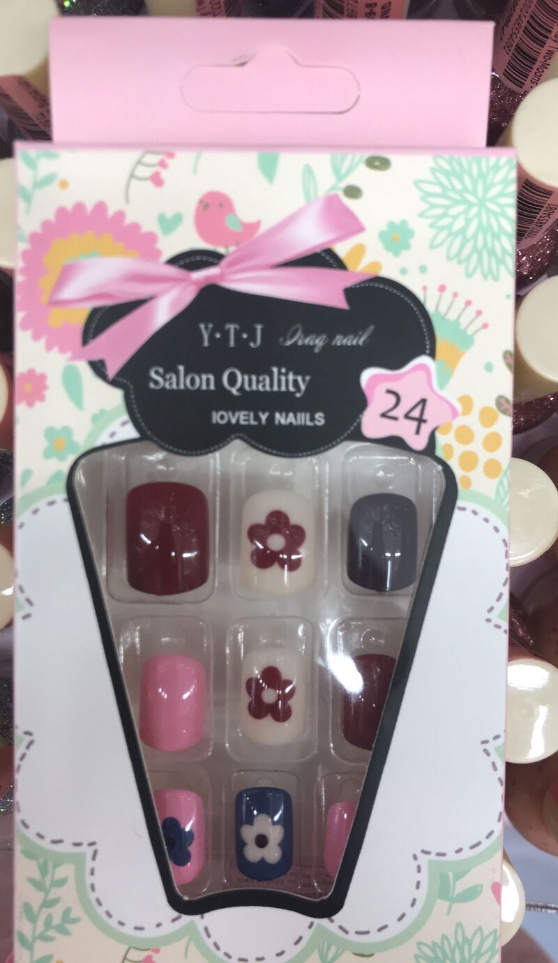 Nail giả