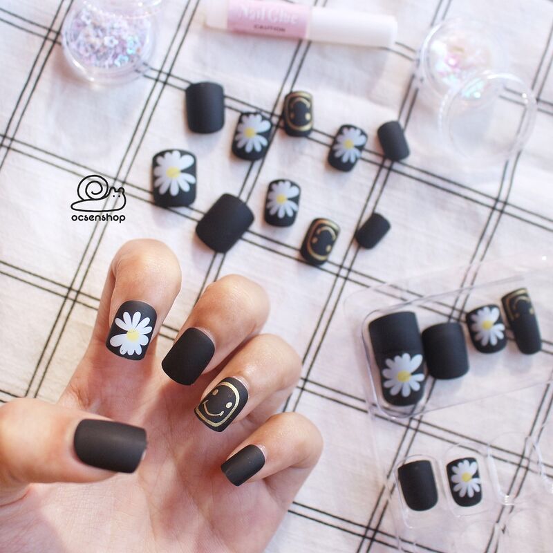 Nail giả