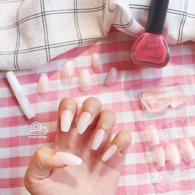 Nail giả