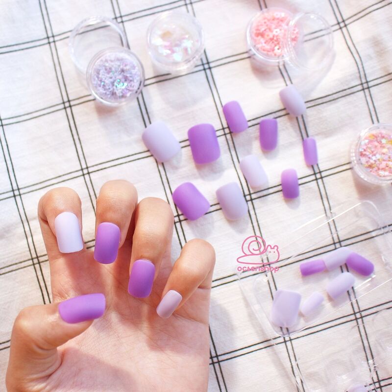 Nail giả