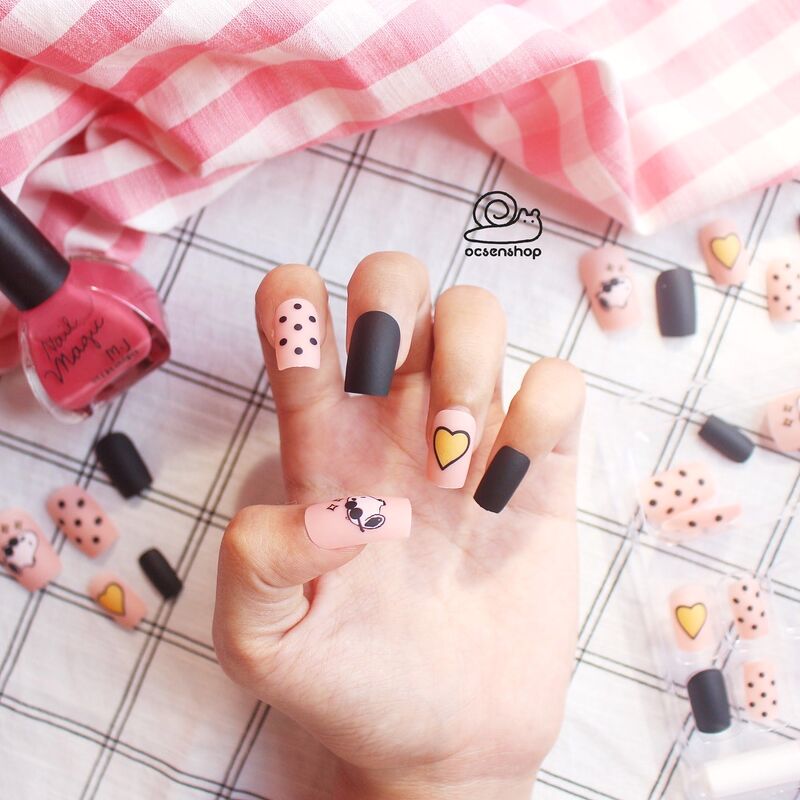 Nail giả