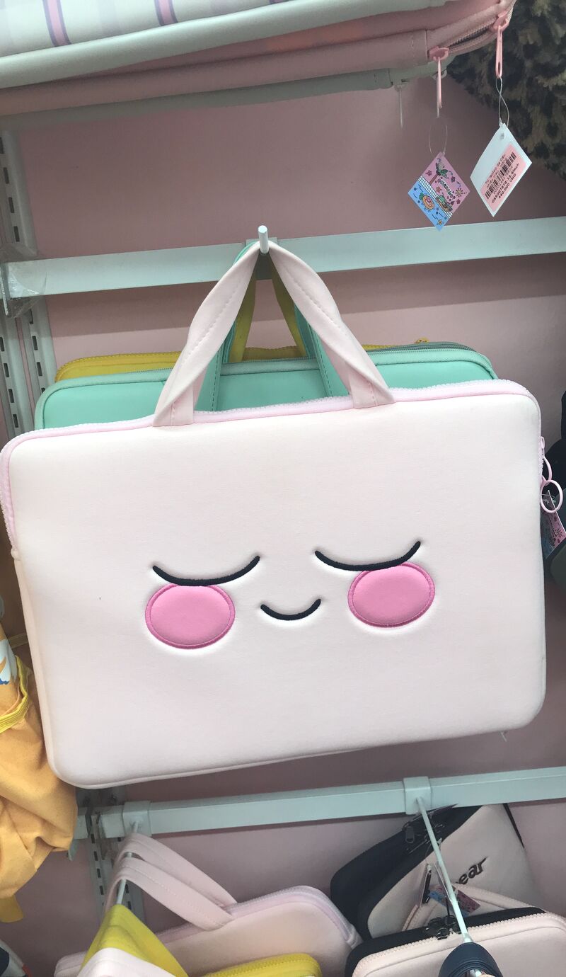 Túi laptop Apeach có quai xách
