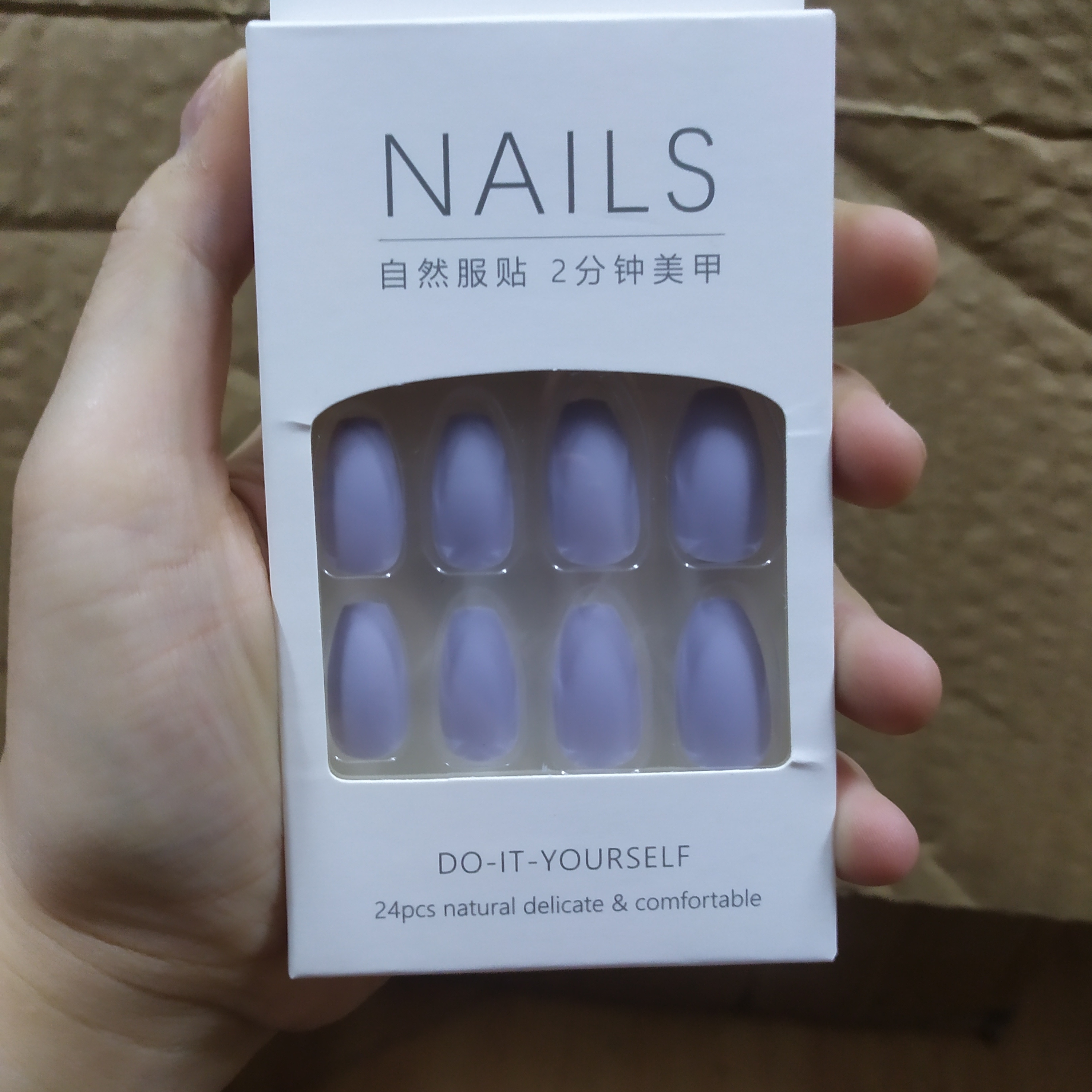 Nail giả
