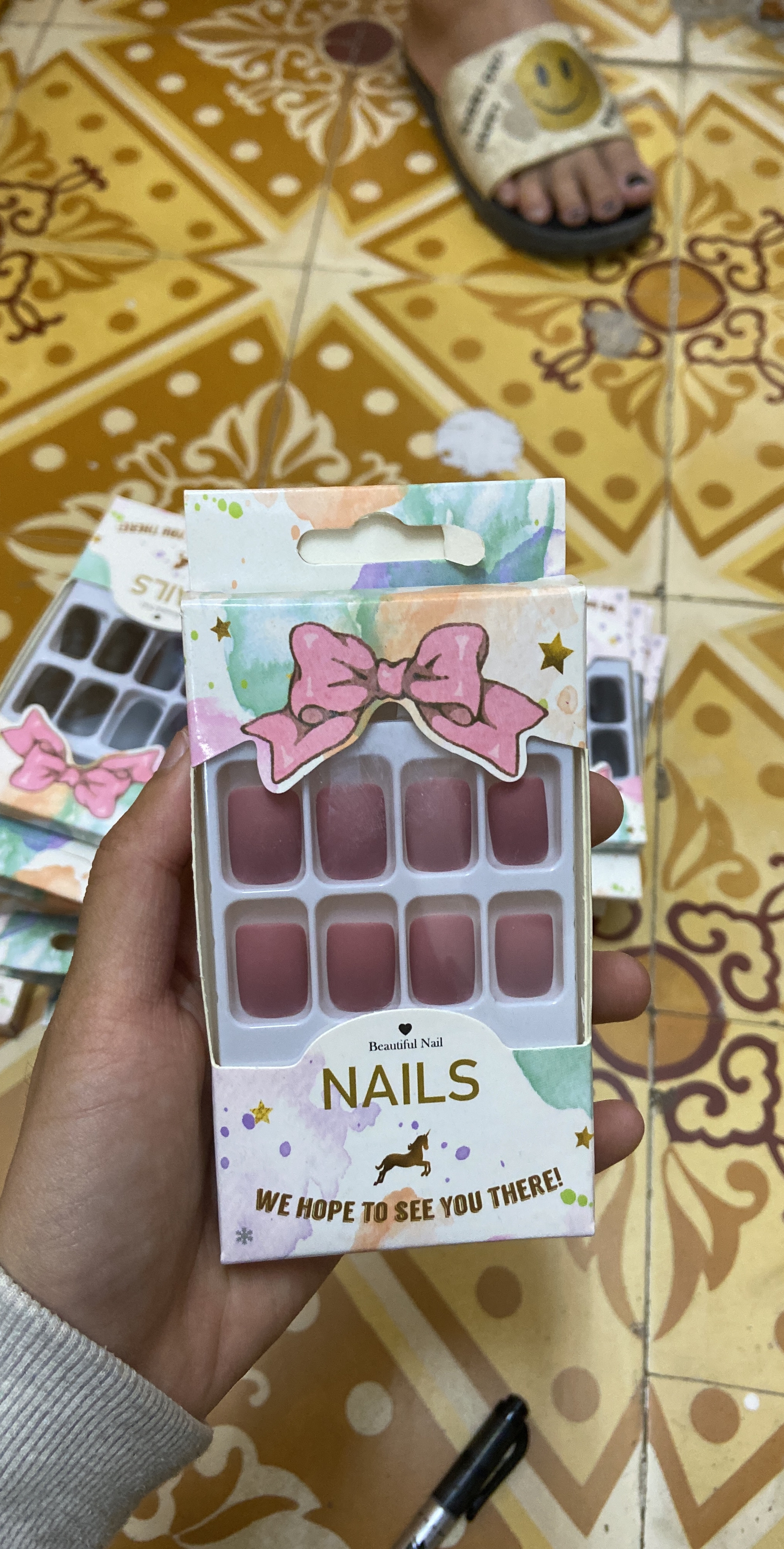 Nail giả