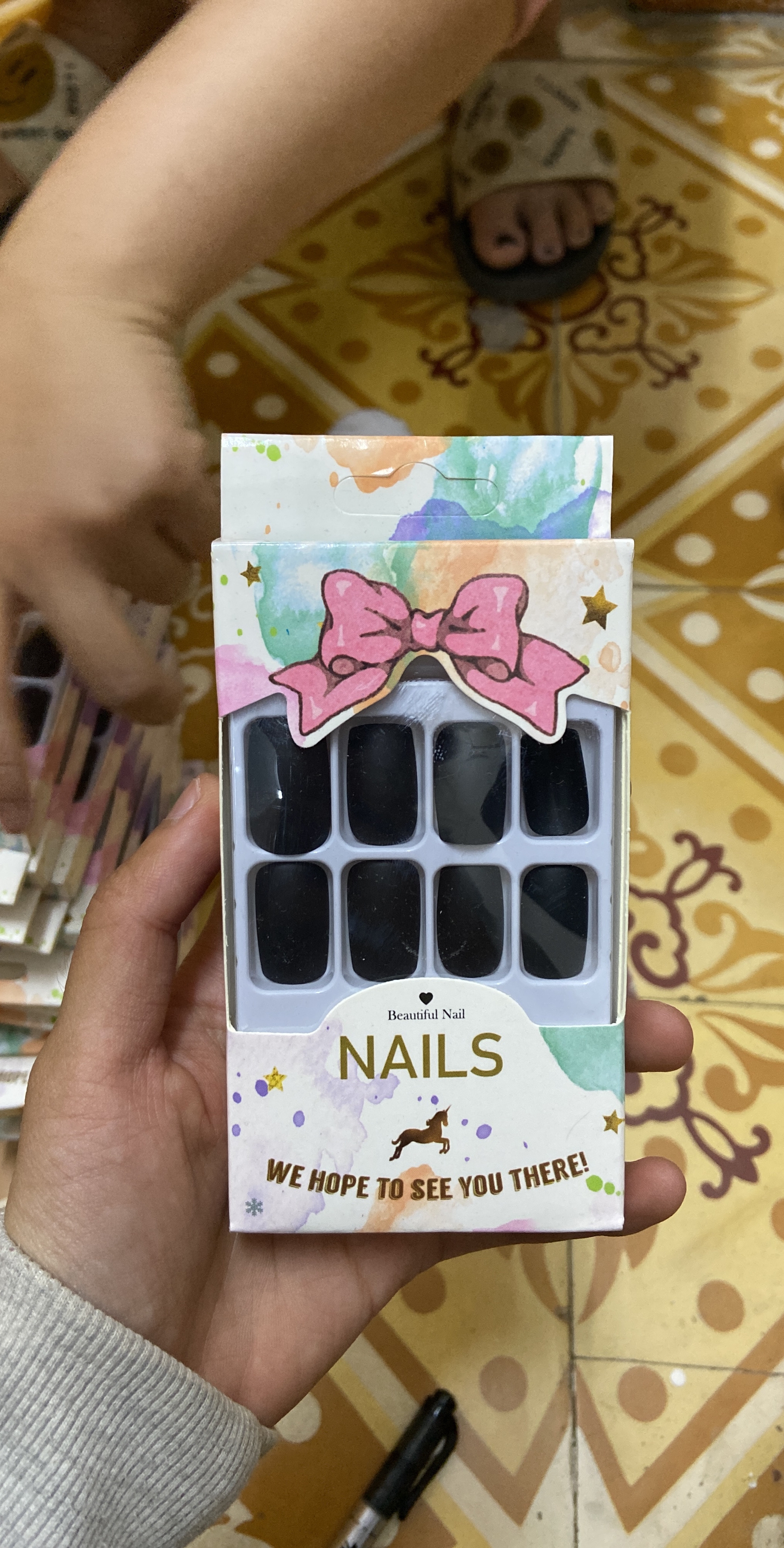 Nail giả