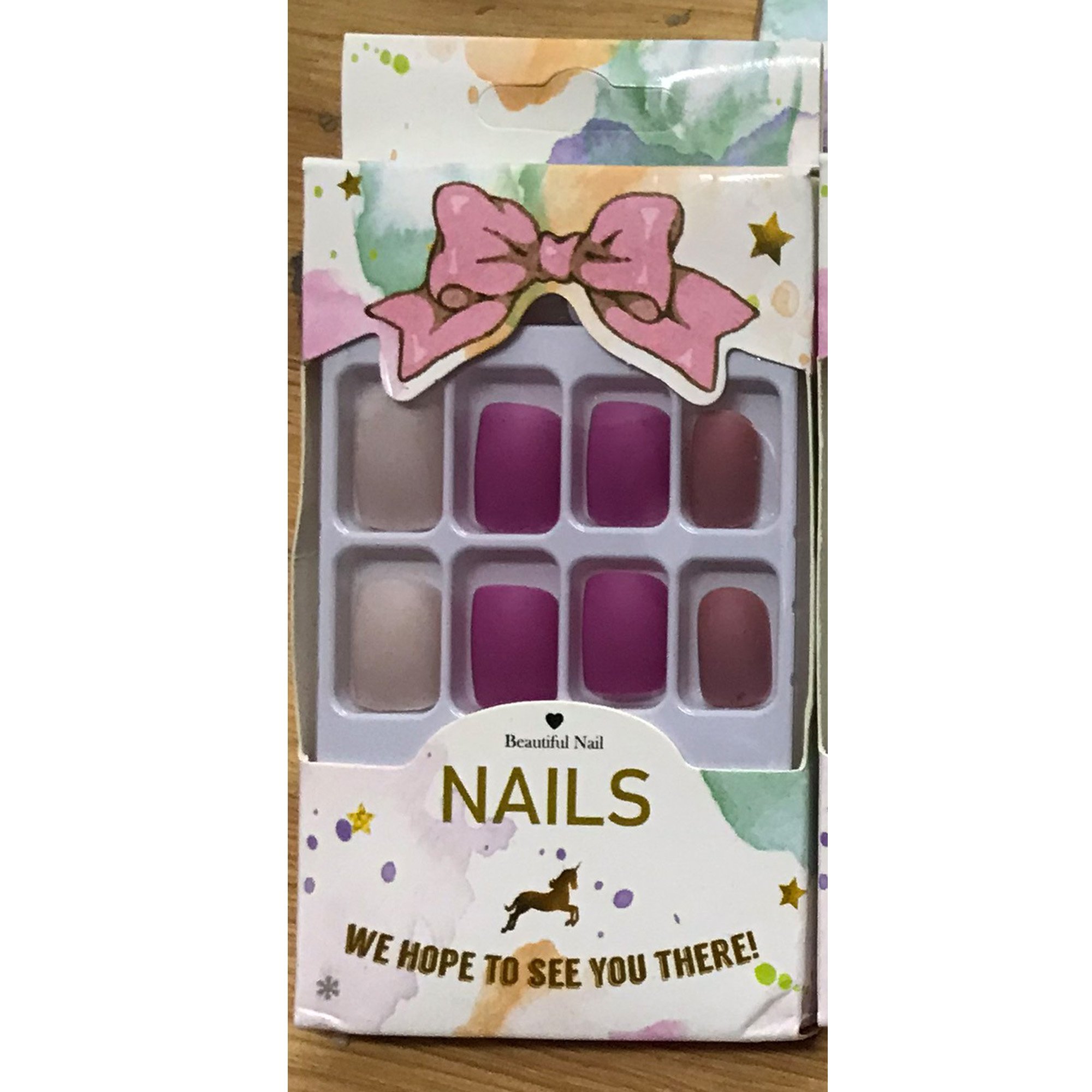 Nail giả