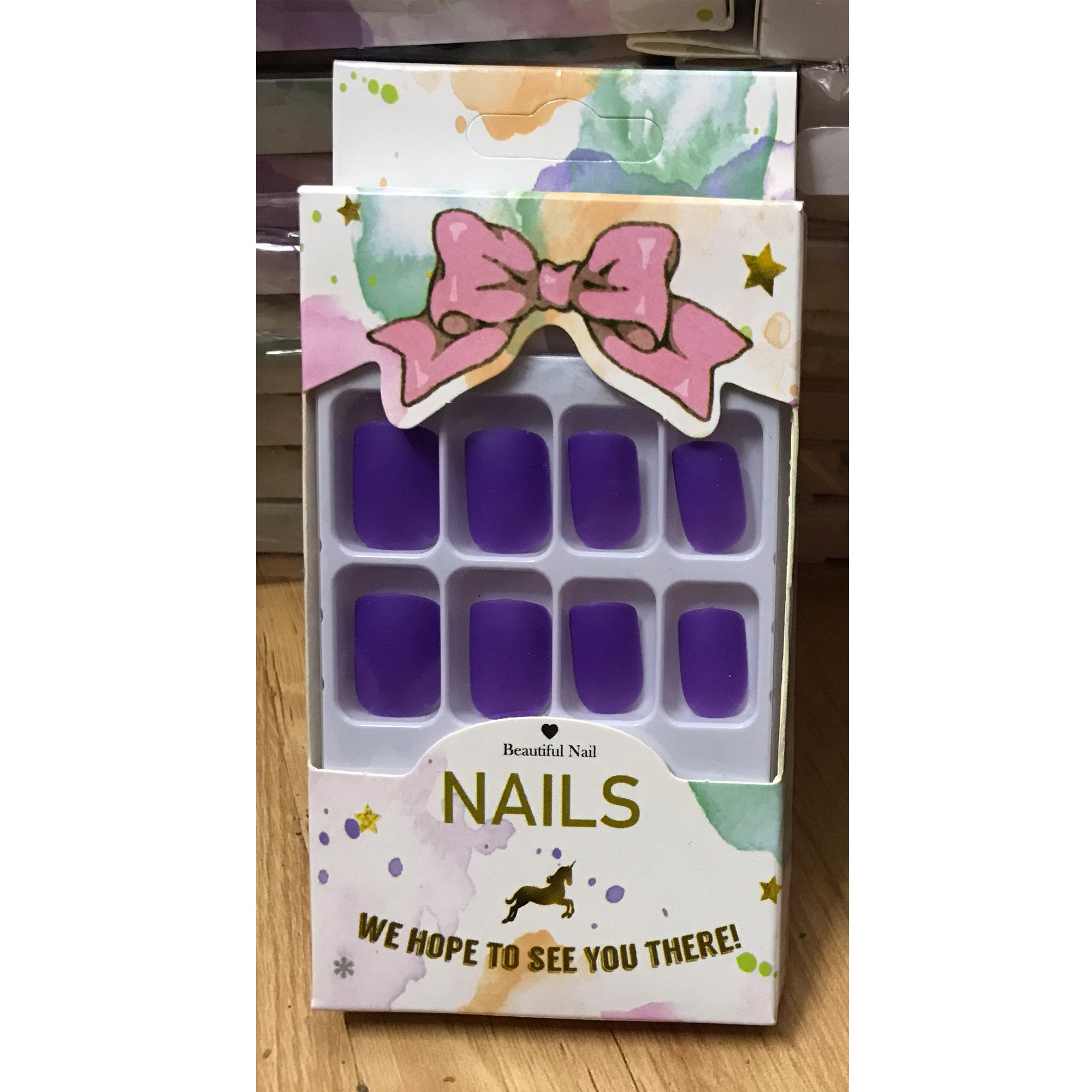Nail giả