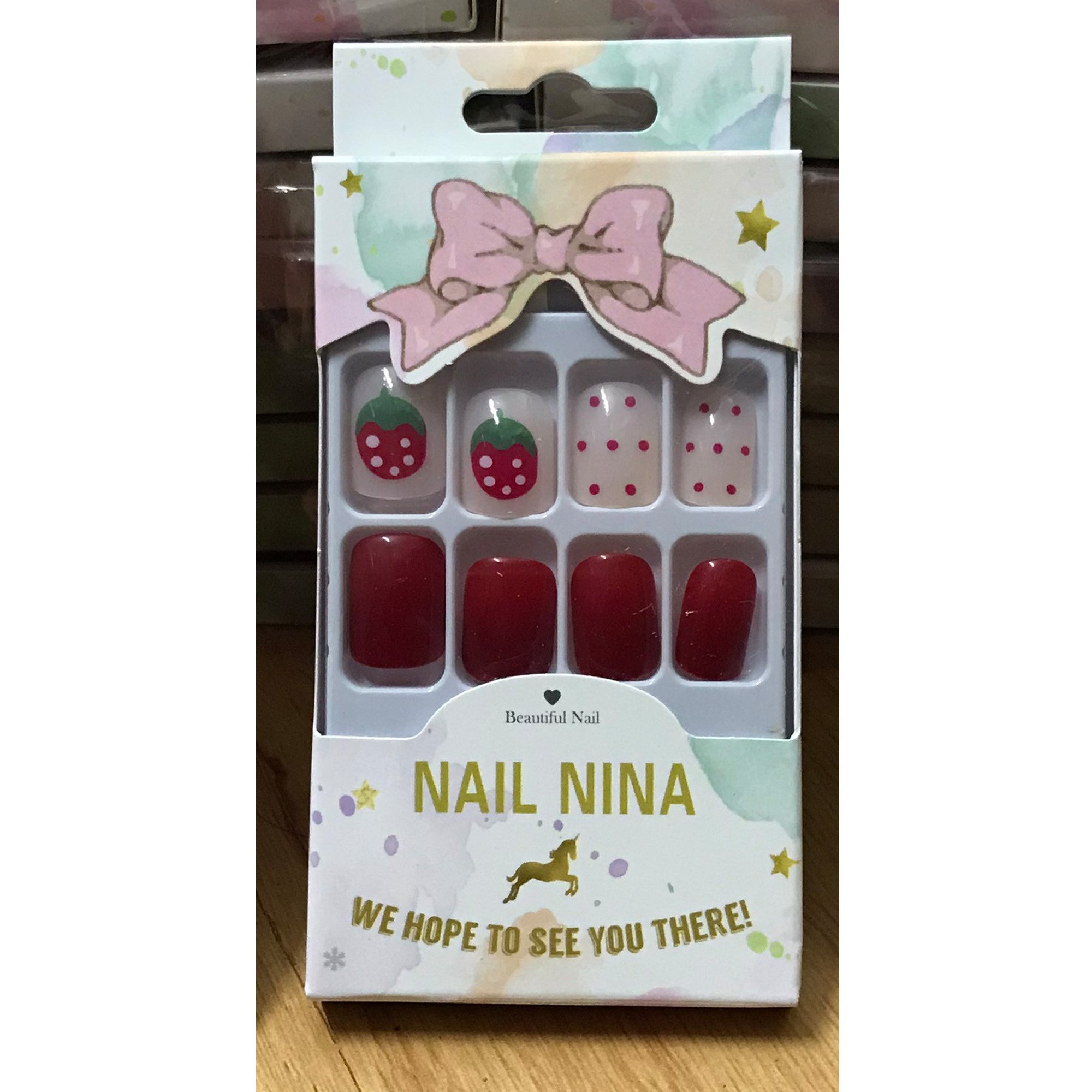 Nail giả