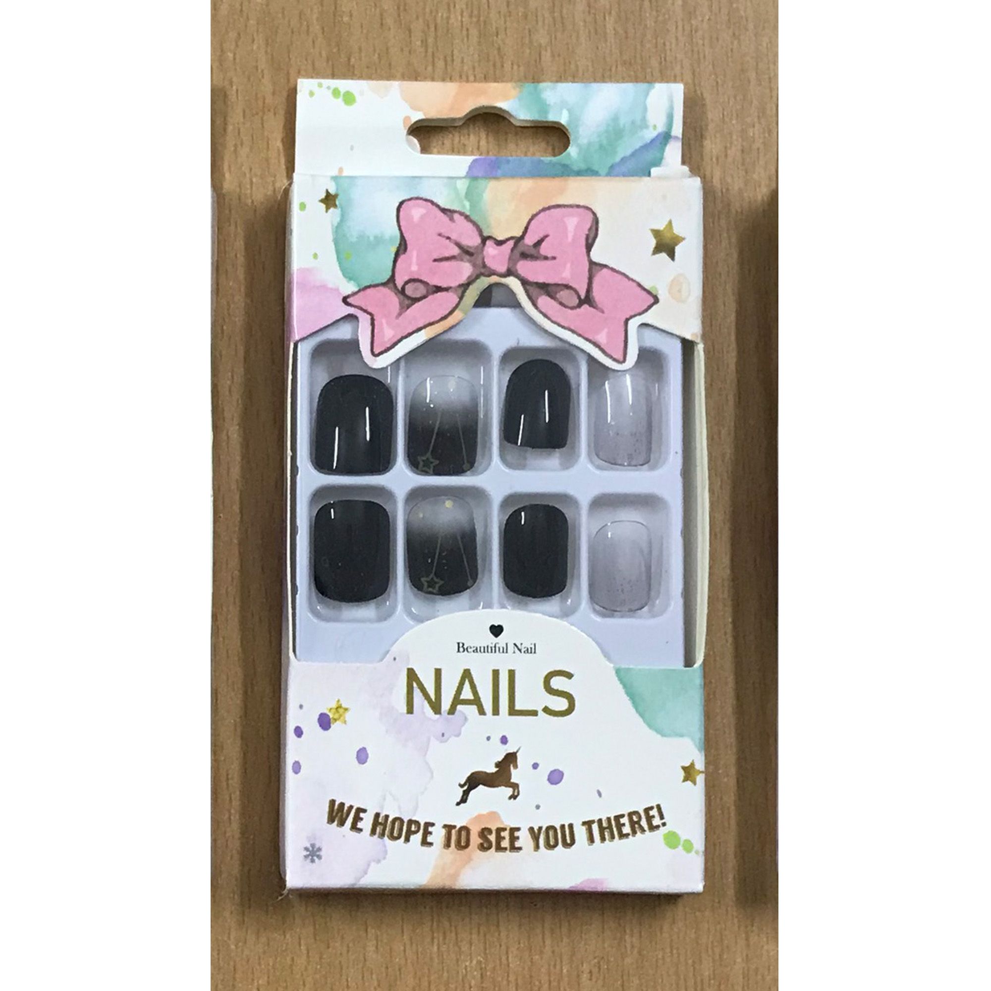 Nail giả