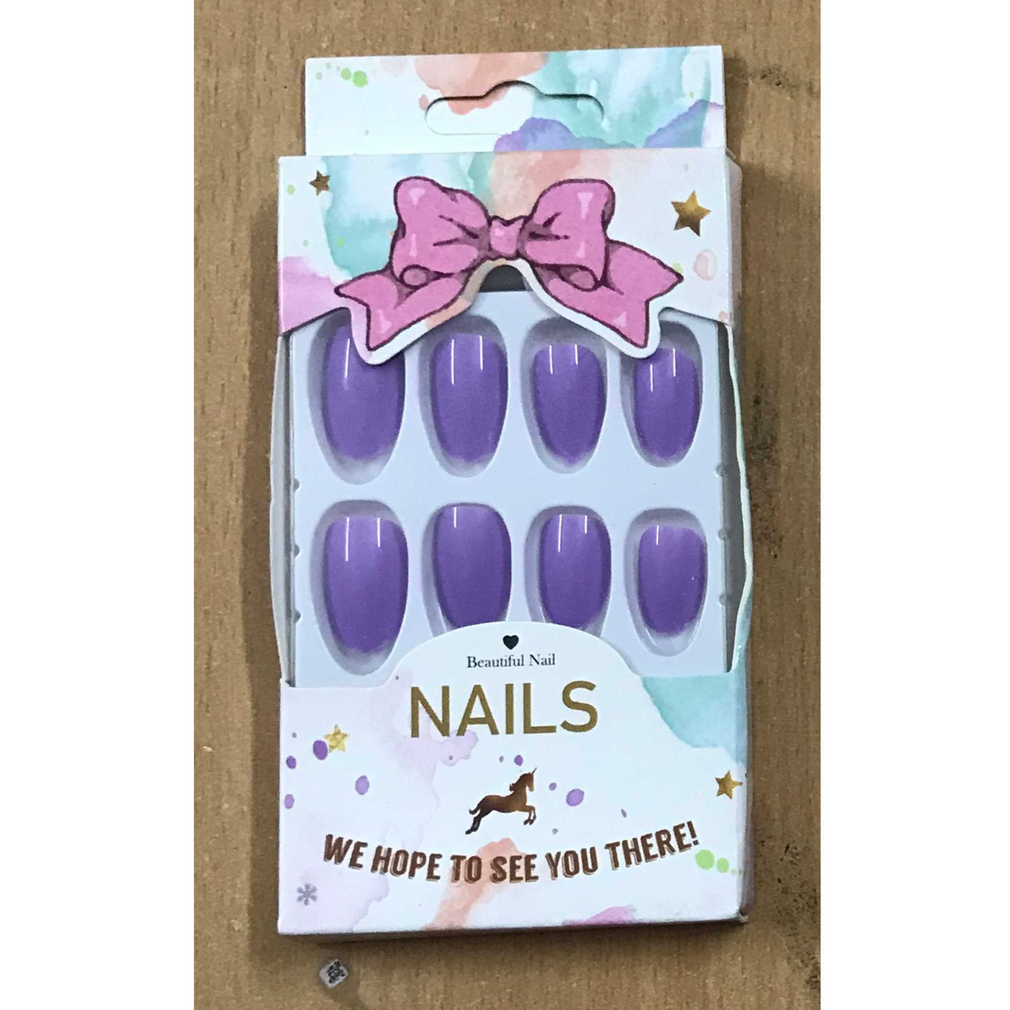 Nail giả
