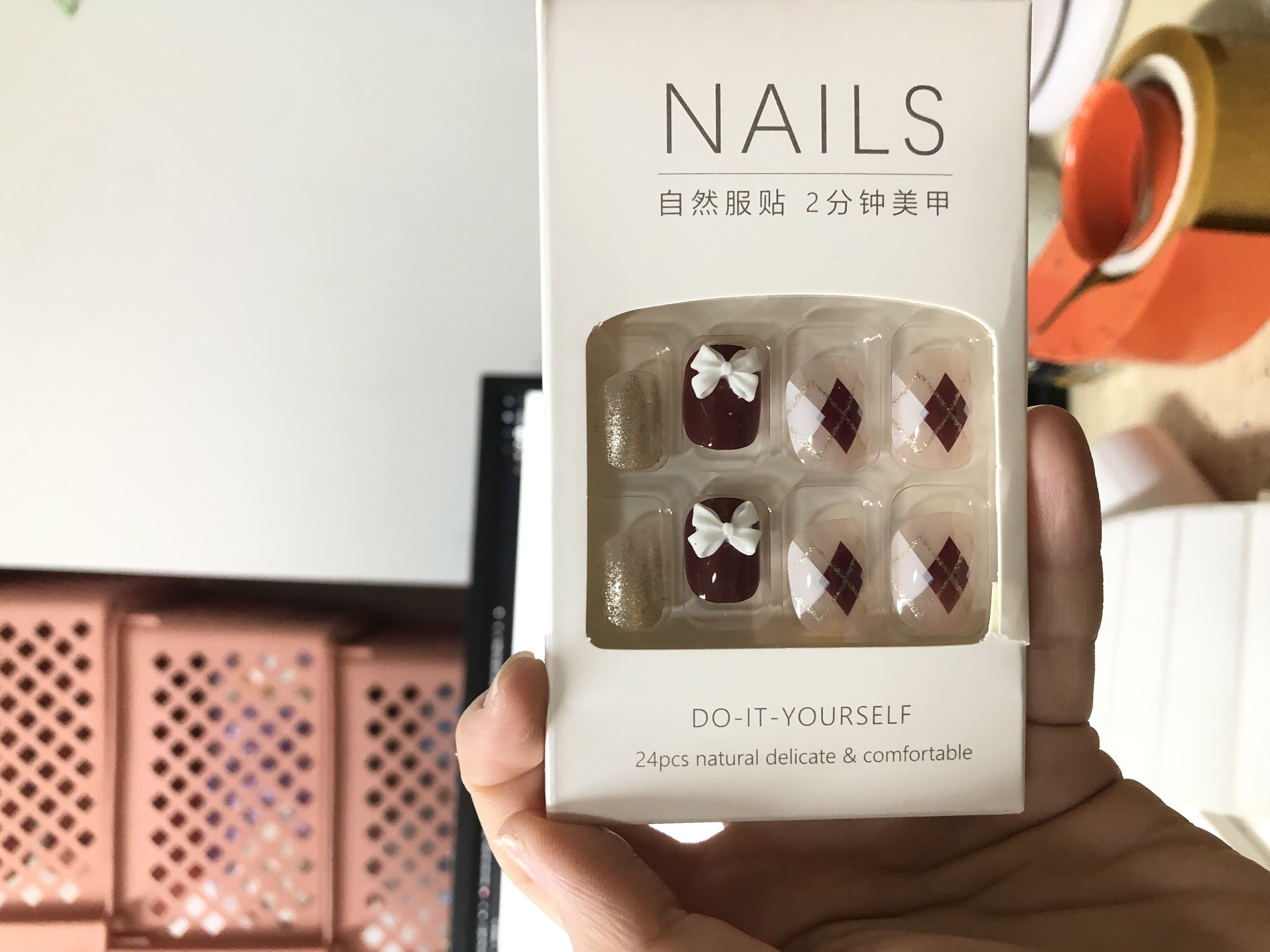 Nail giả