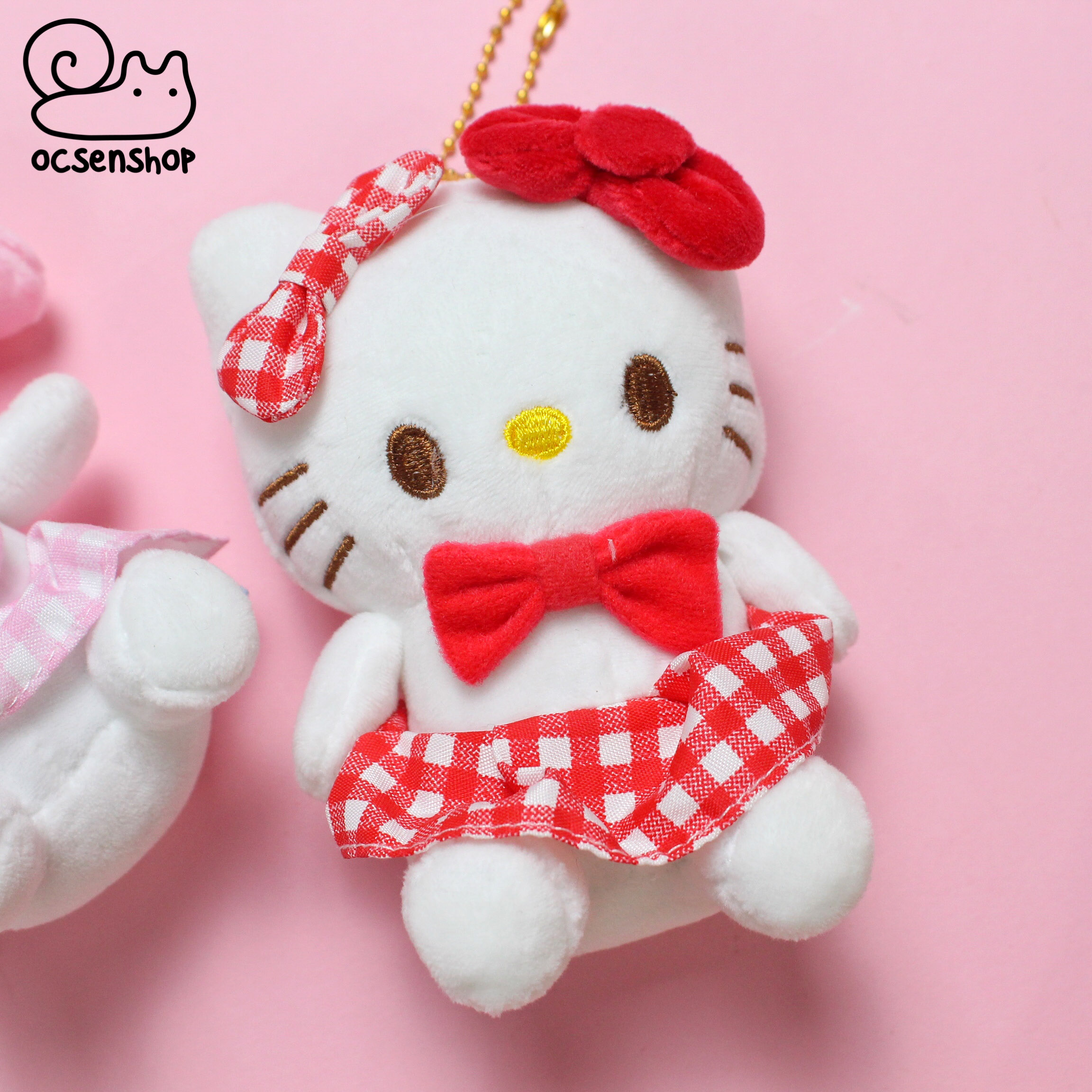 Móc khóa bông Sanrio mặc váy kẻ ô