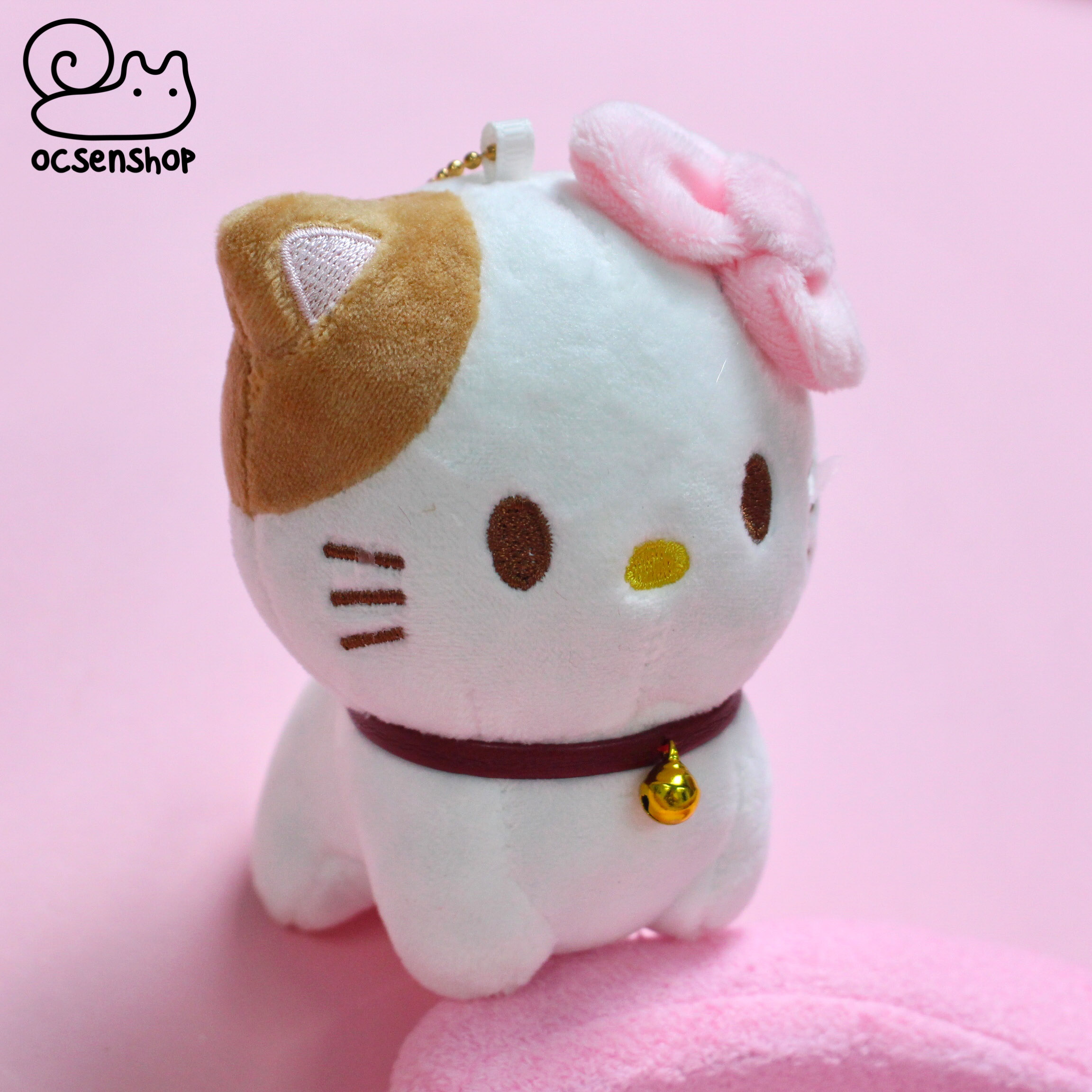 Móc khóa bông Sanrio cosplay mèo đeo chuông