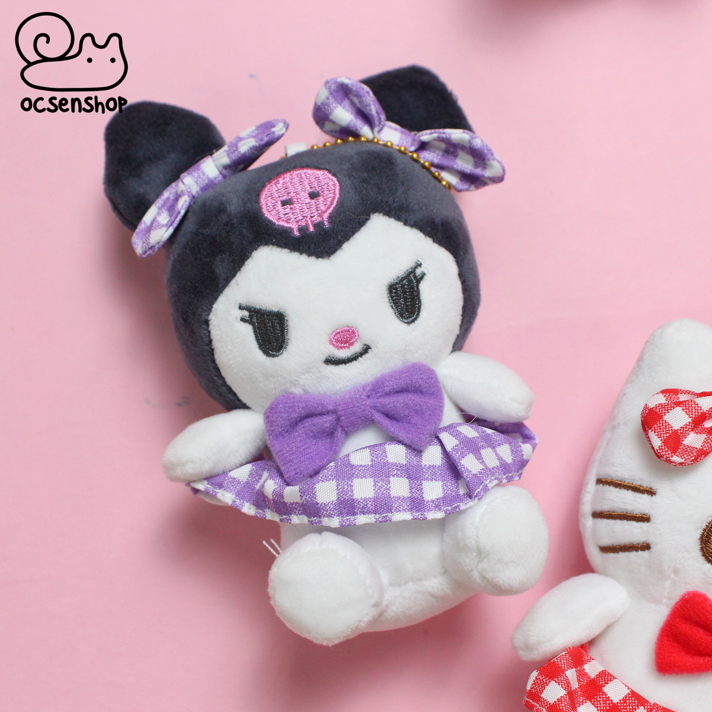 Móc khóa bông Sanrio mặc váy kẻ ô