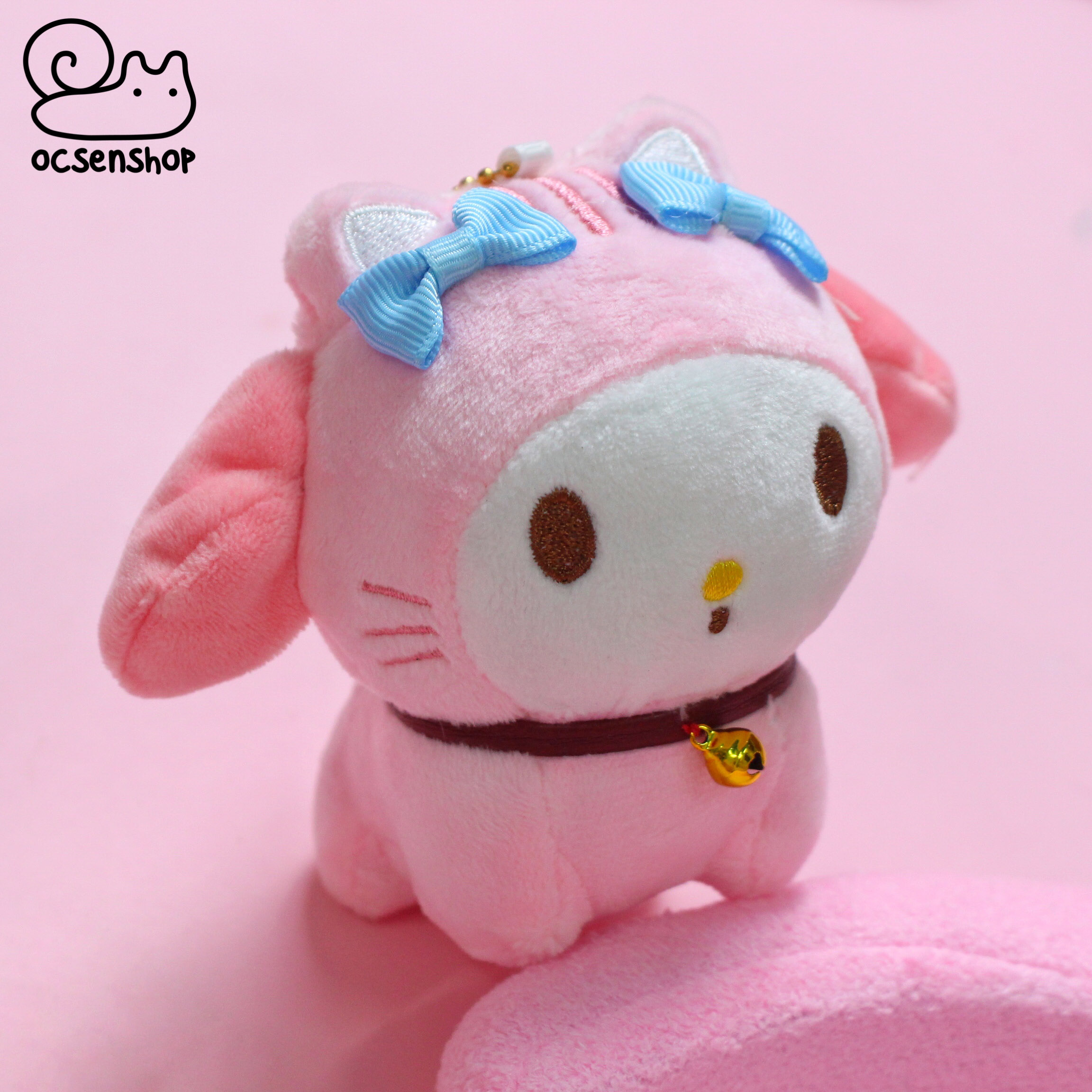 Móc khóa bông Sanrio cosplay mèo đeo chuông