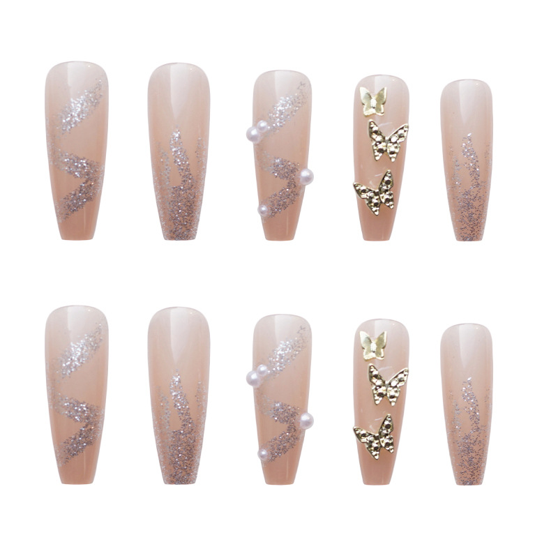 Nail giả