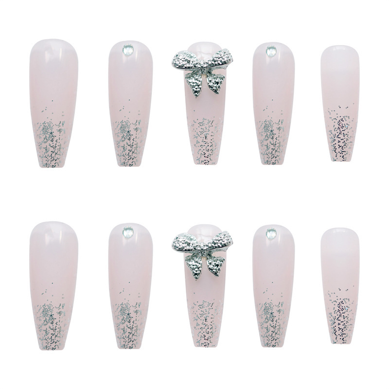 Nail giả