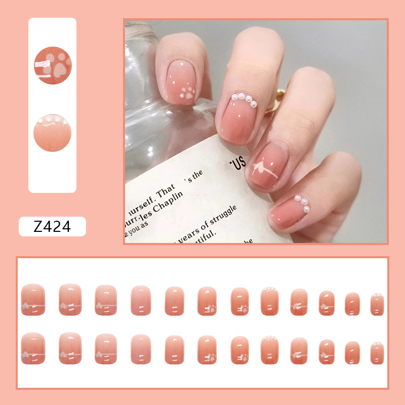Nail giả