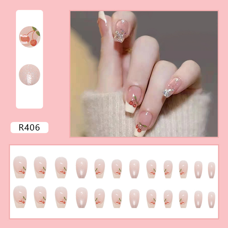 Nail giả