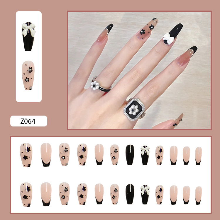 Nail giả